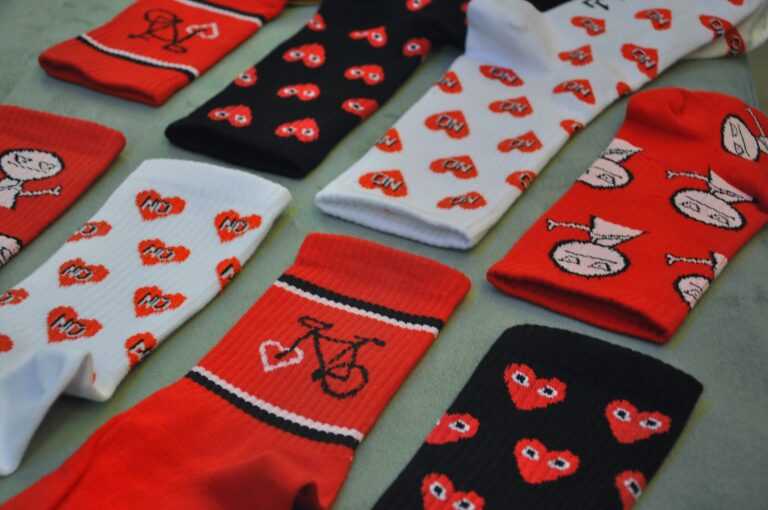 Модні шкарпетки сезону - кольорові, з візерунком, принтами на сайті 1and1 socks