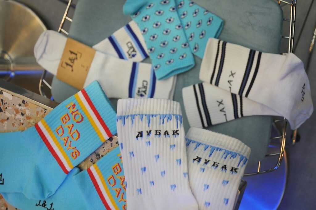 Час змін, досить носити чорні шкарпетки! на сайті 1and1 socks