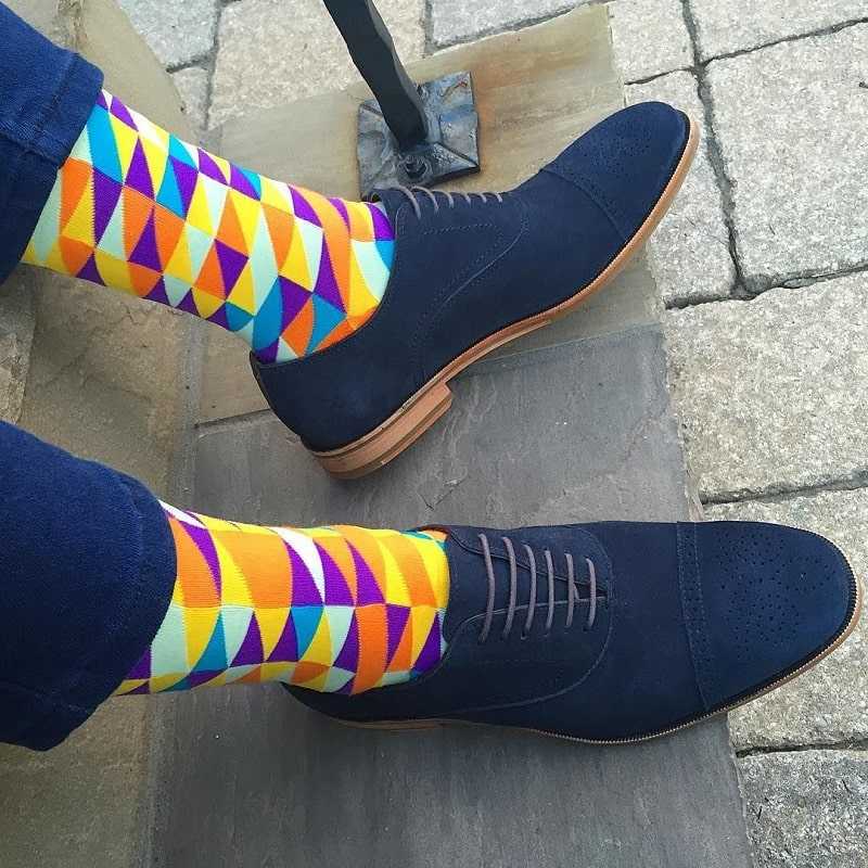 Як правильно носити яскраві шкарпетки? на сайті 1and1 socks